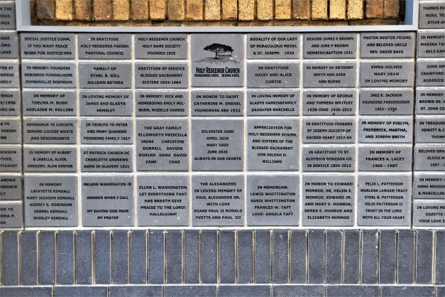Donor wall with engraved bricks